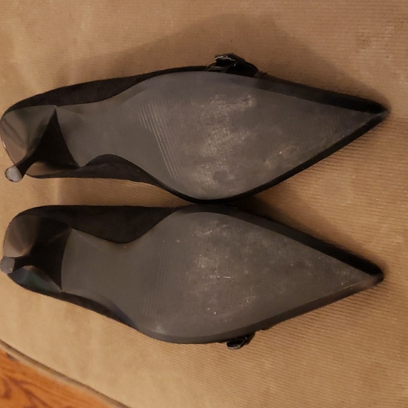 Linnea Paolo Manchester black suede pump size 8 M almost new, buckle detail - Picture 6 of 9